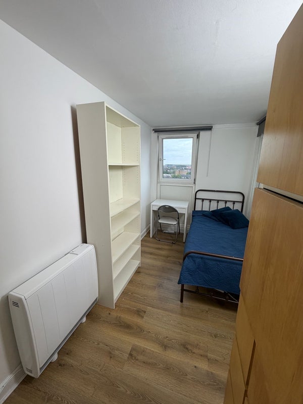 Room Bakersfield in Greater London