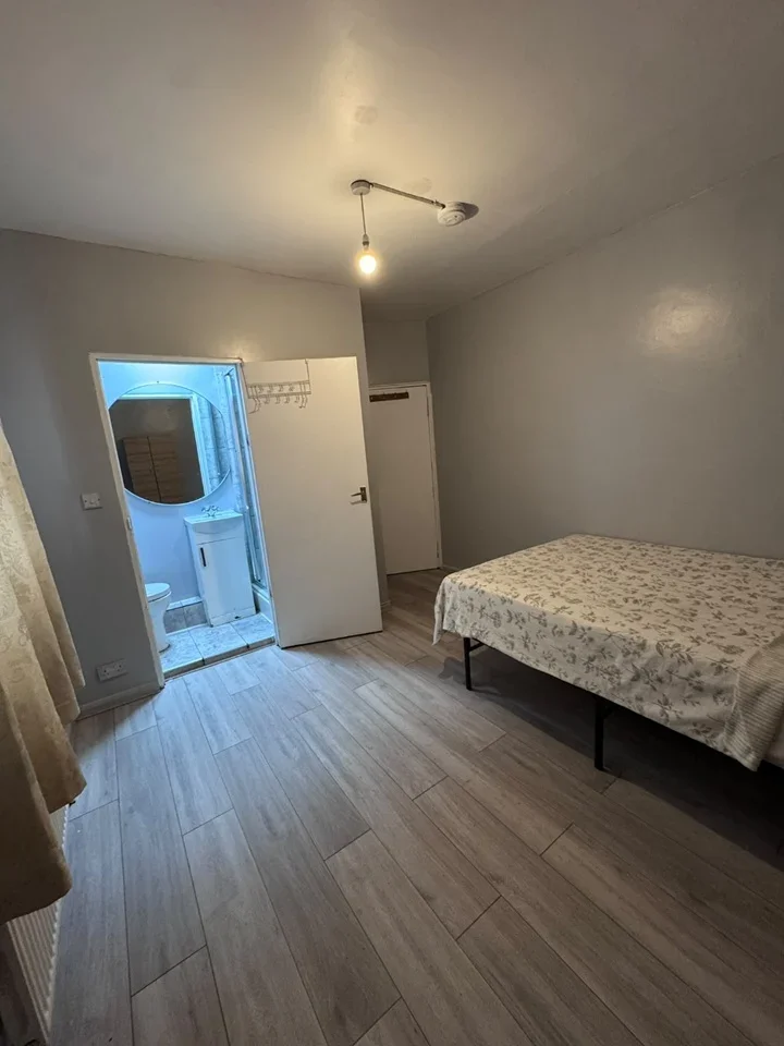 Room Gospatrick Road in Greater London