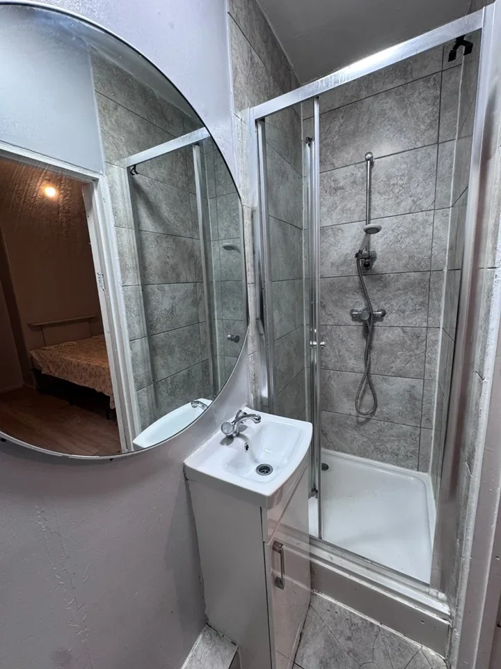 Room Gospatrick Road in Greater London