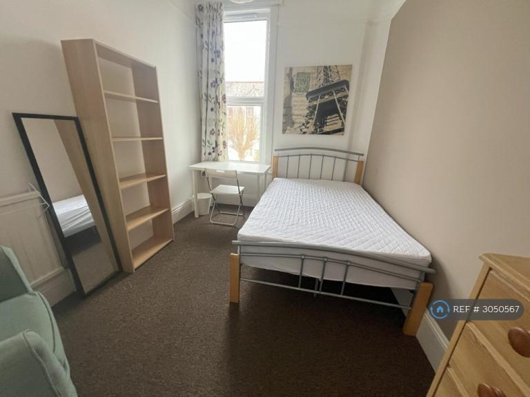 Room Kingsley Road in Plymouth