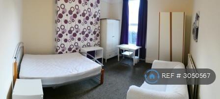Room Kingsley Road in Plymouth