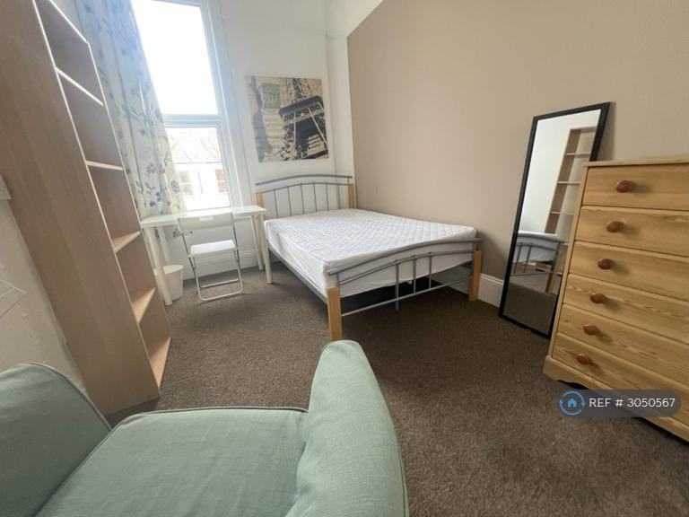 Room Kingsley Road in Plymouth