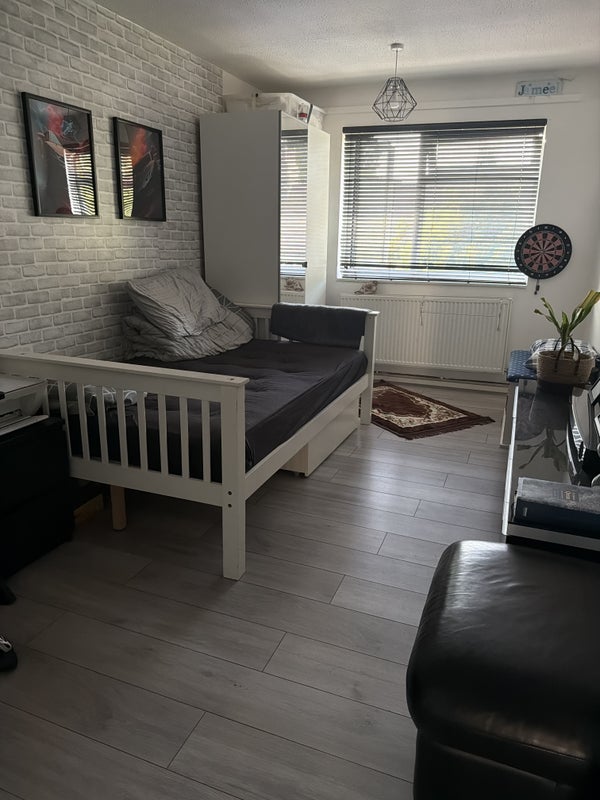Room Brantwood Road in Greater London