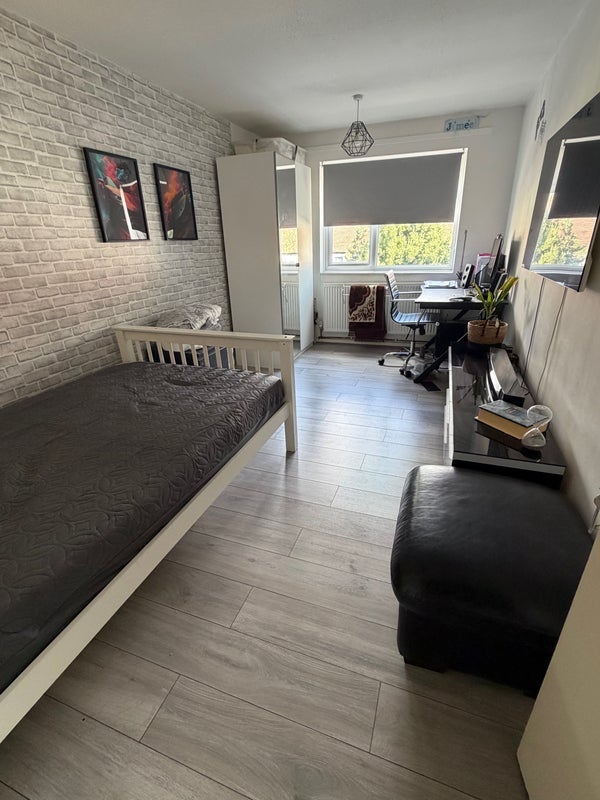 Room Brantwood Road in Greater London
