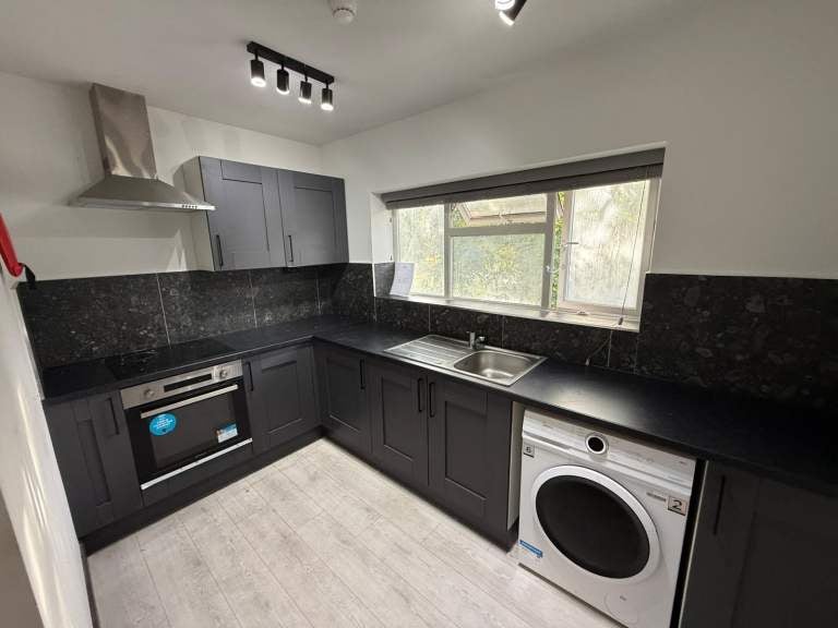 Flat Binyon Crescent in Greater London