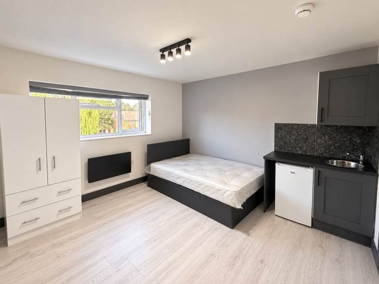 Flat Binyon Crescent in Greater London