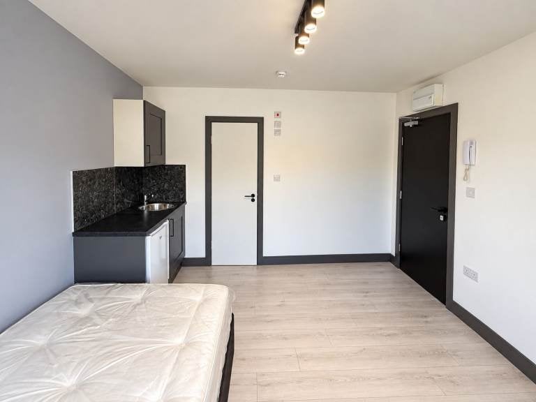 Flat Binyon Crescent in Greater London