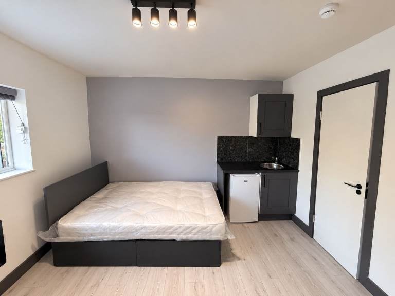 Flat Binyon Crescent in Greater London
