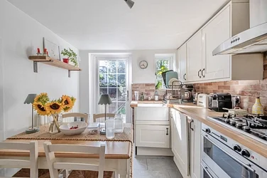 Flat Gambole Road in Greater London