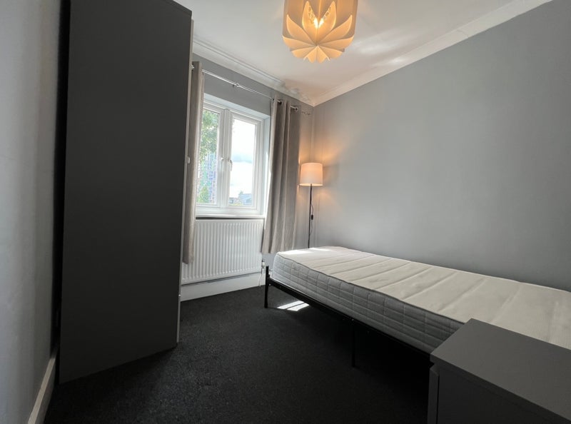 Room Tunnel Avenue in Greater London