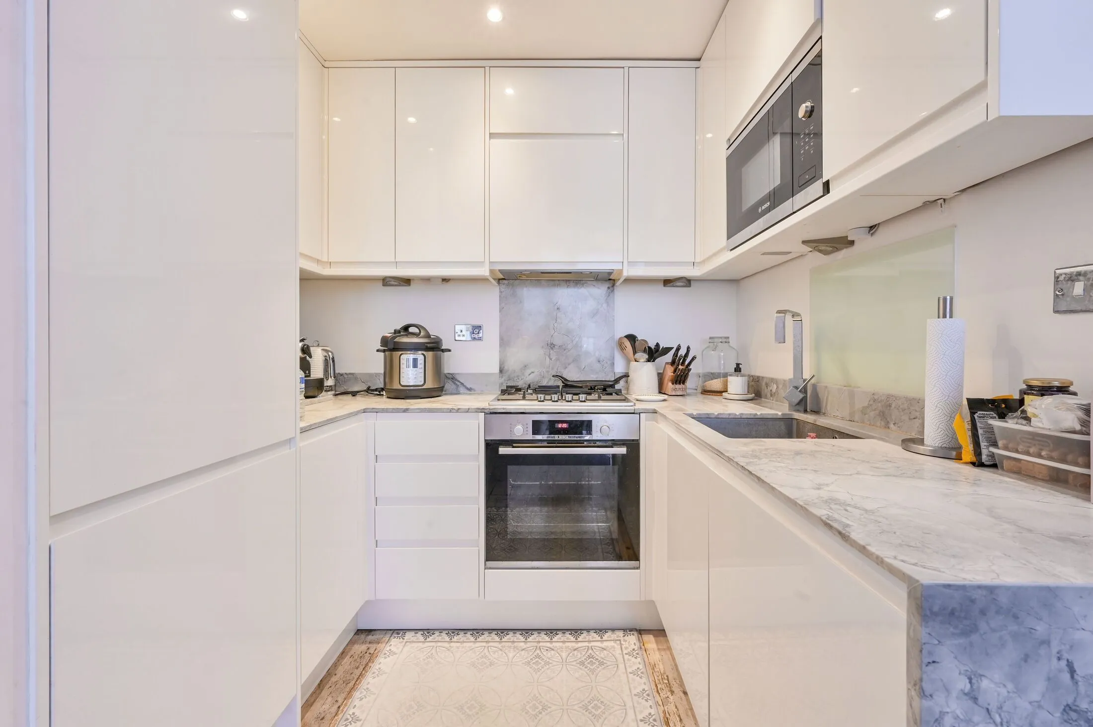 Flat Bolingbroke Road in Greater London