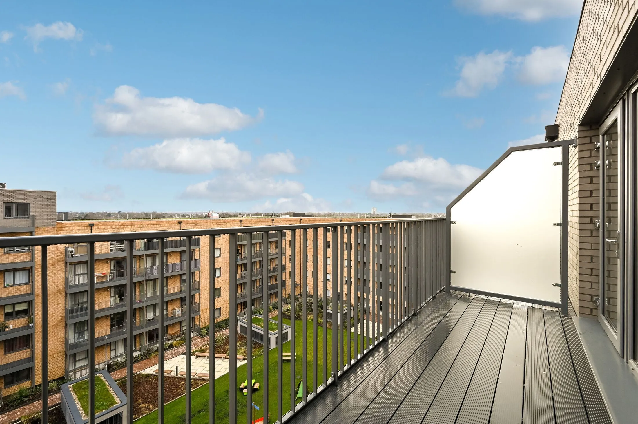 Flat Powdermill Close in Greater London