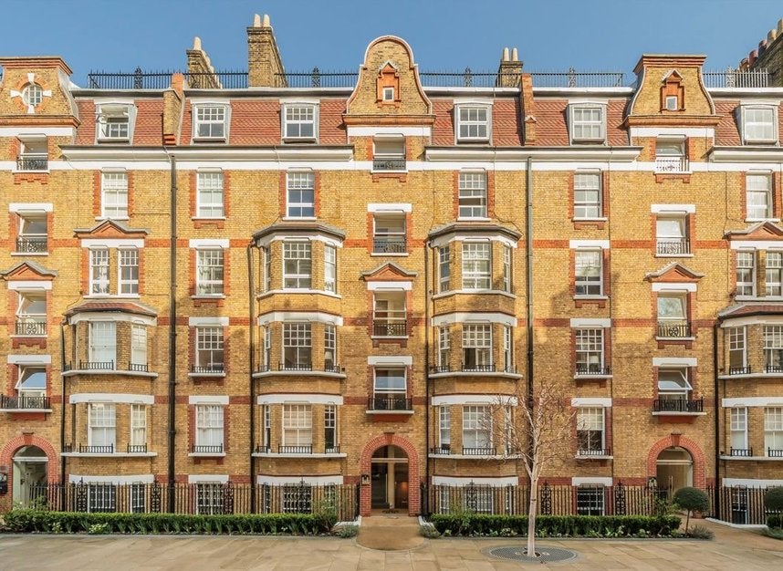 Flat Walton Street in Greater London
