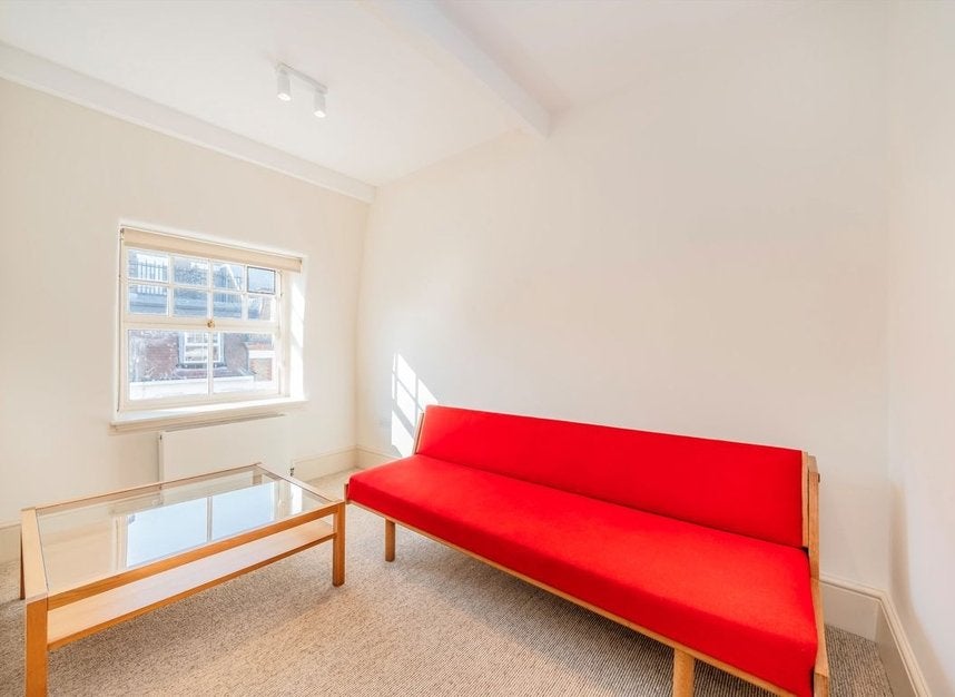 Flat Walton Street in Greater London