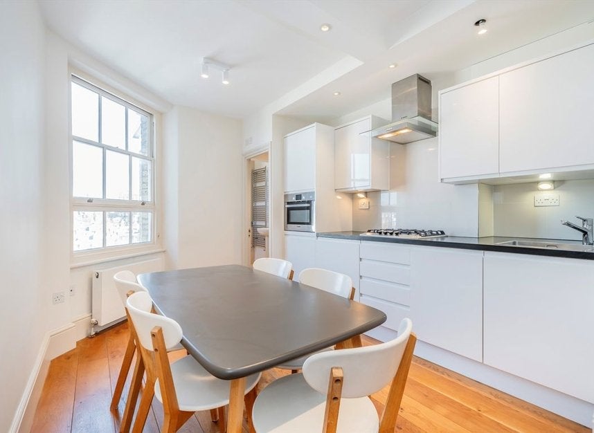 Flat Walton Street in Greater London