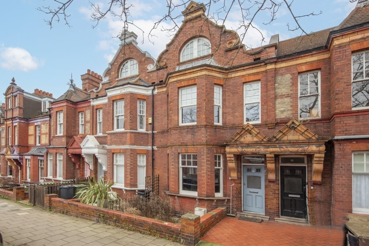 House Barcombe Avenue in Greater London