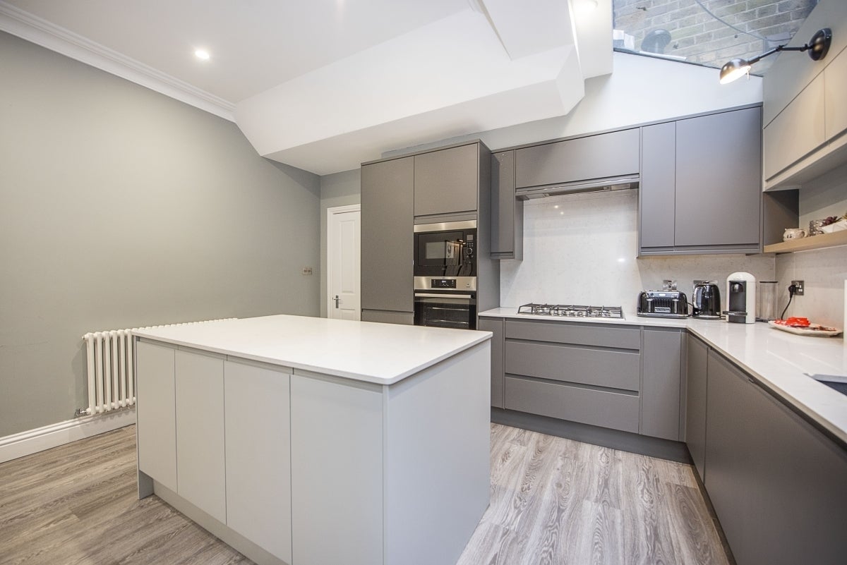 House Barcombe Avenue in Greater London