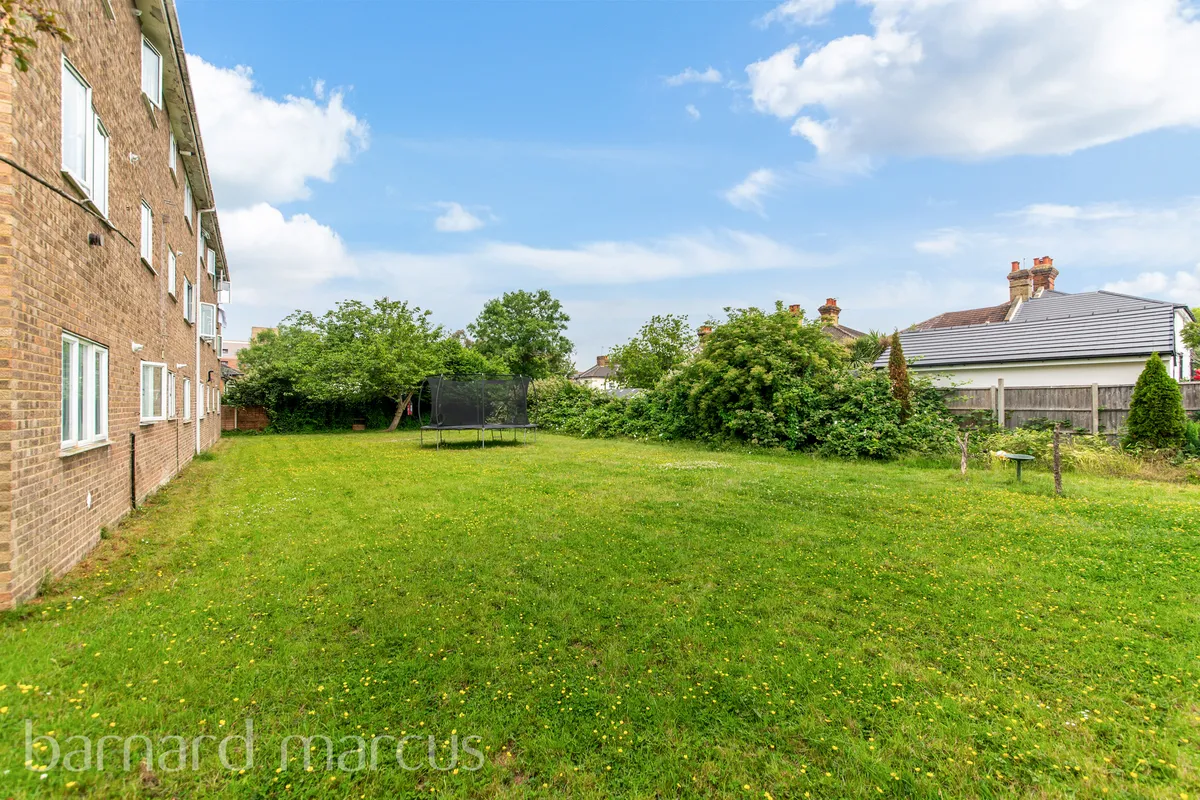 Flat Jengar Close in Greater London