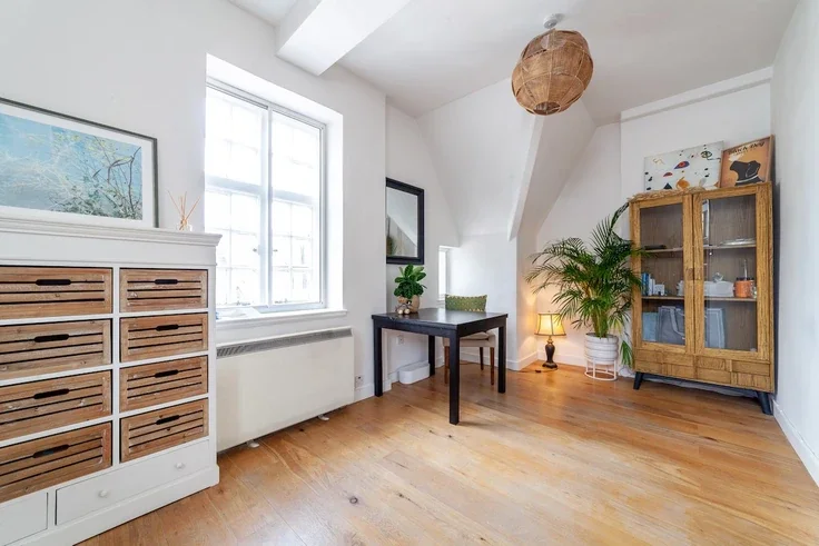 Flat Mortimer Street in City of Westminster
