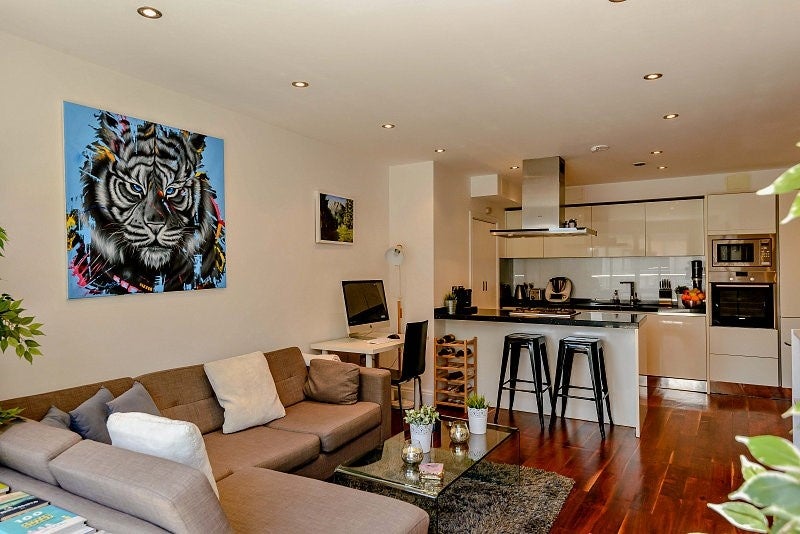 Flat Nelson Street in Greater London