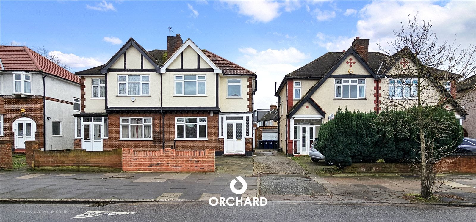 House Oldfield Lane North in London