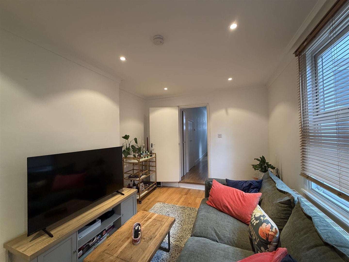 Flat Robertson Street in Greater London
