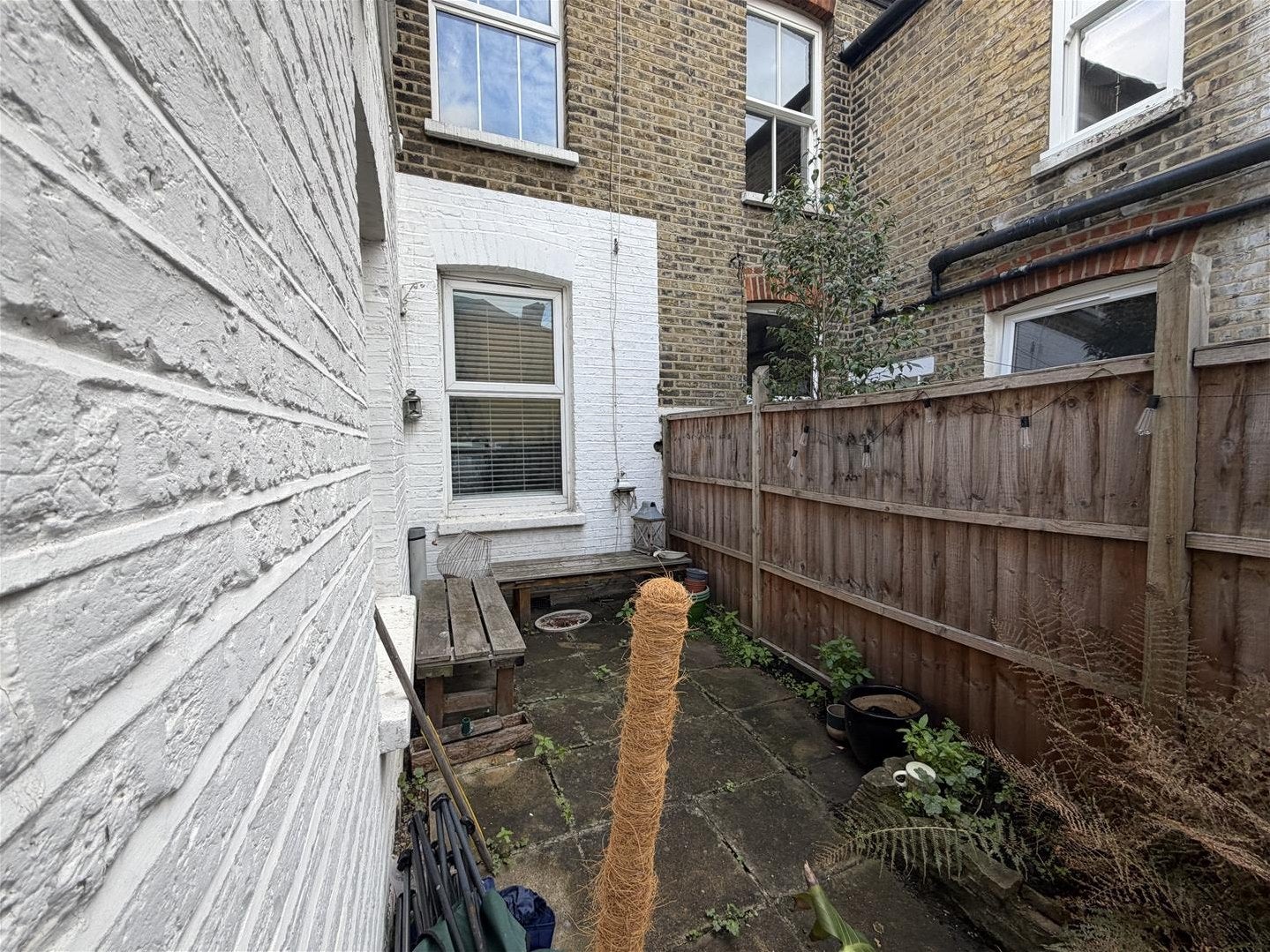 Flat Robertson Street in Greater London