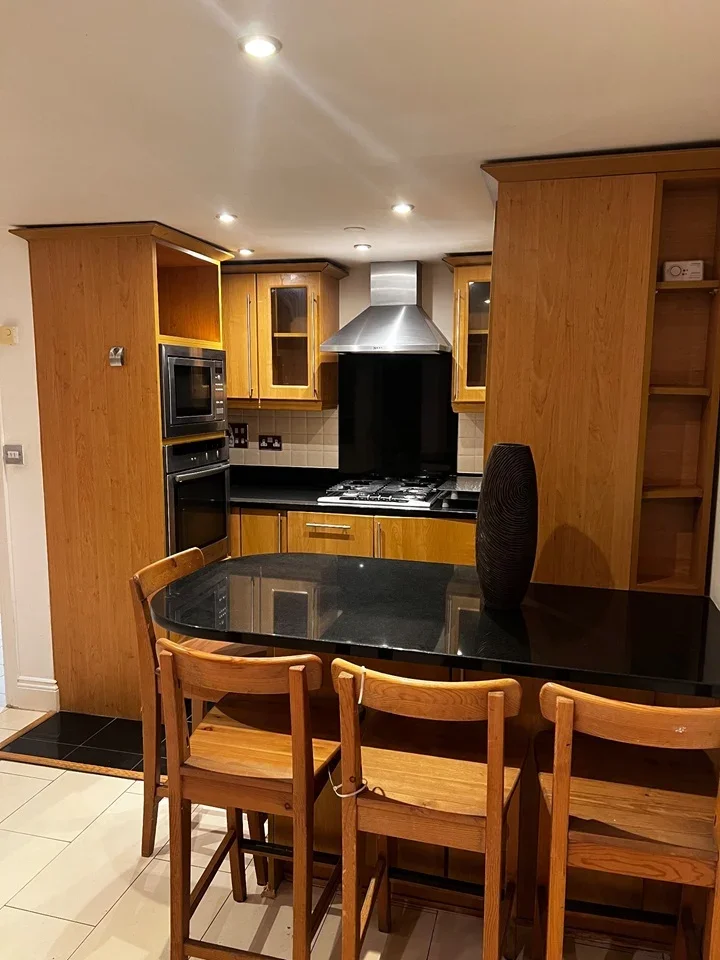 Flat Princess Park Manor in Greater London