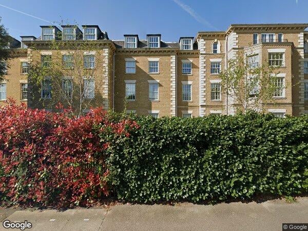 Flat Princess Park Manor in Greater London