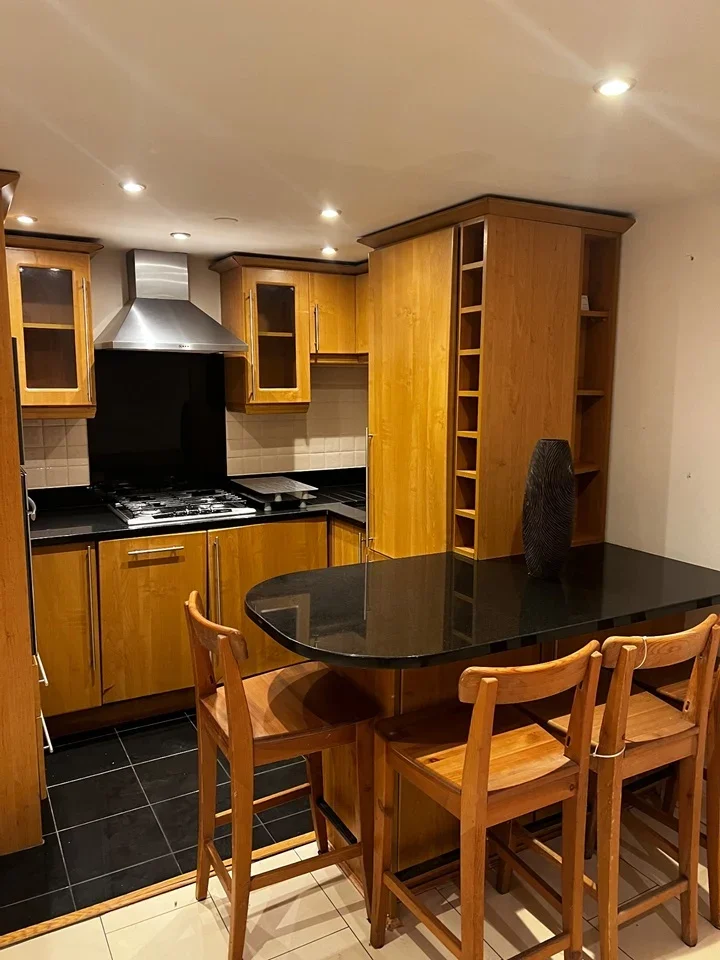Flat Princess Park Manor in Greater London