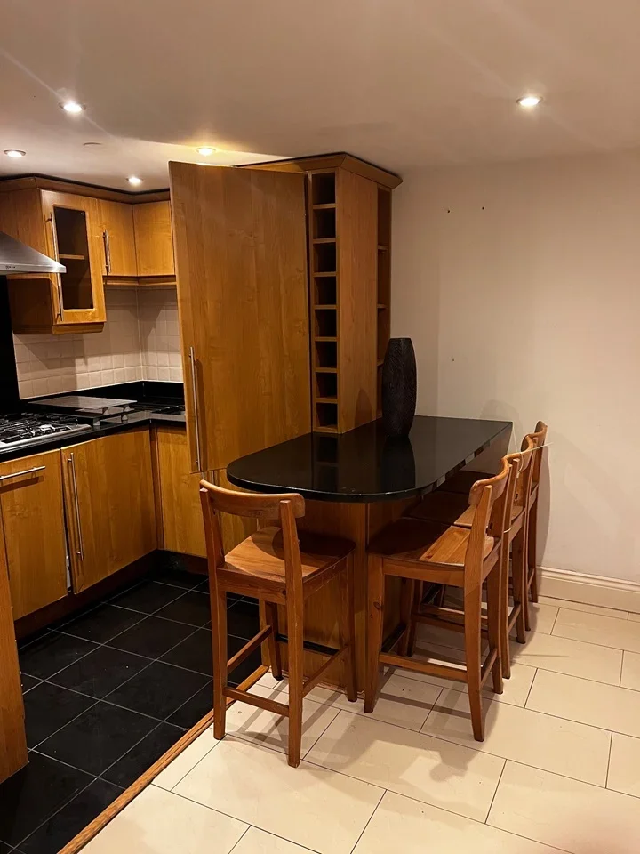 Flat Princess Park Manor in Greater London