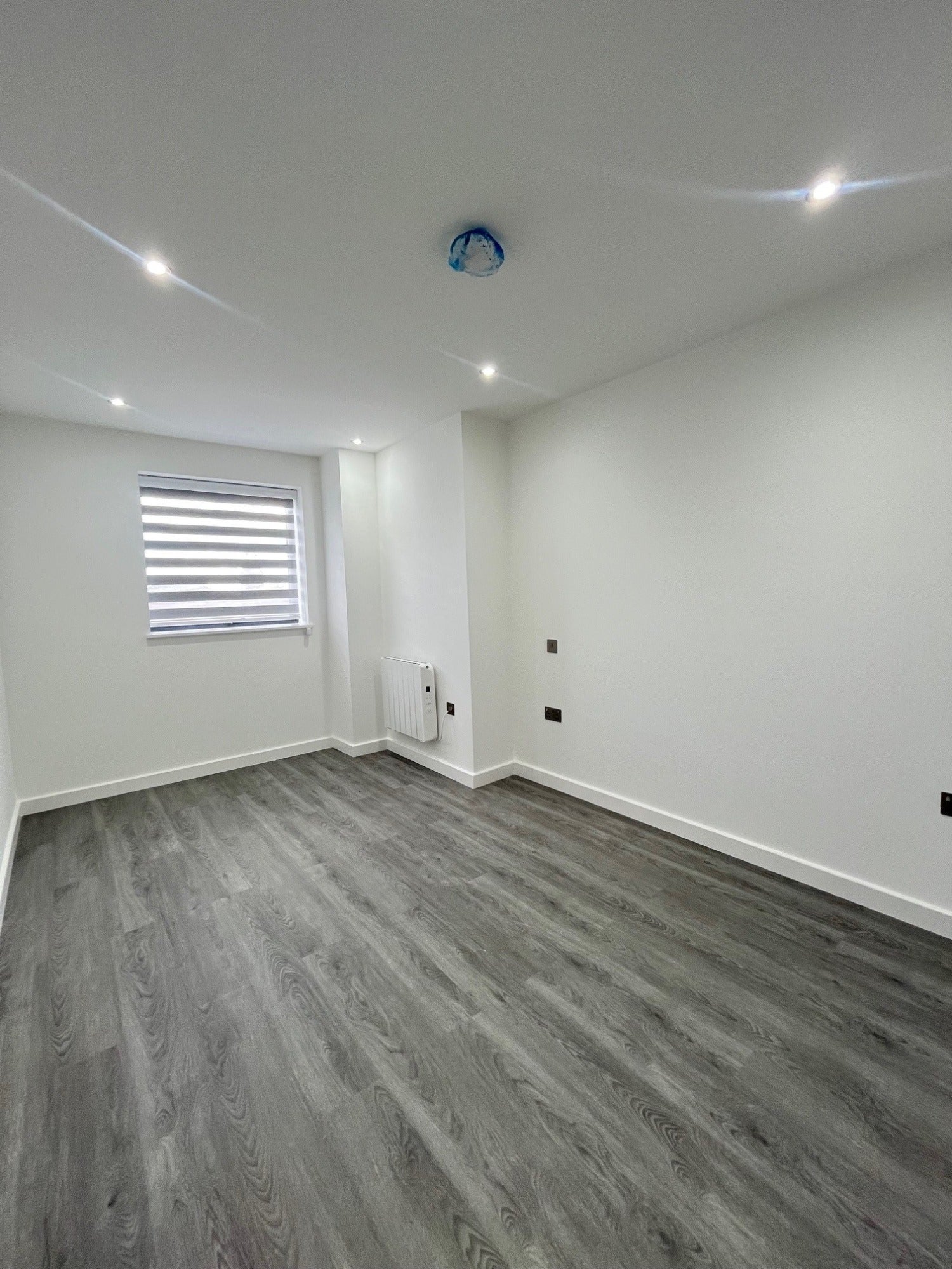 Flat Rushden Gardens in Greater London