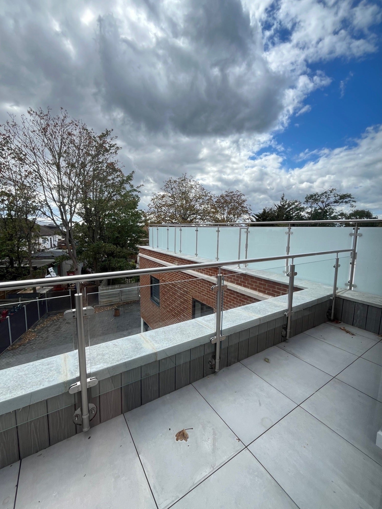 Flat Rushden Gardens in Greater London