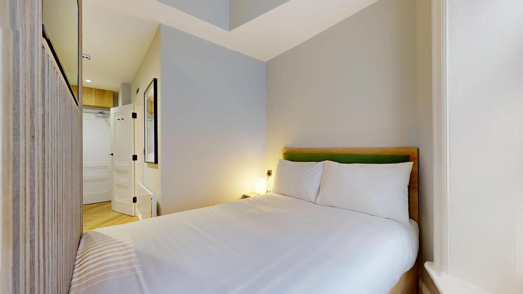 Flat Draycott Avenue in Greater London