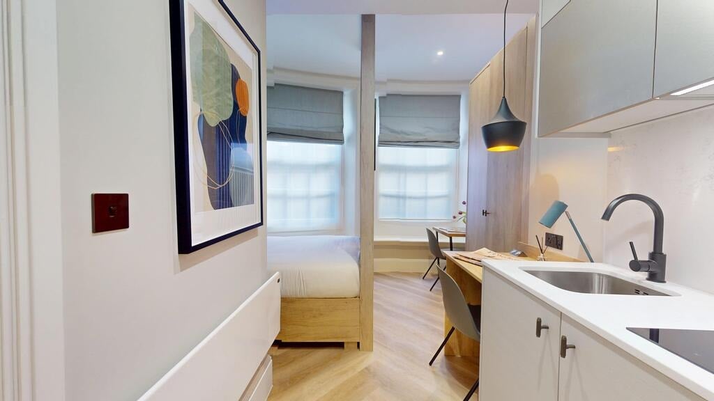 Flat Draycott Avenue in Greater London