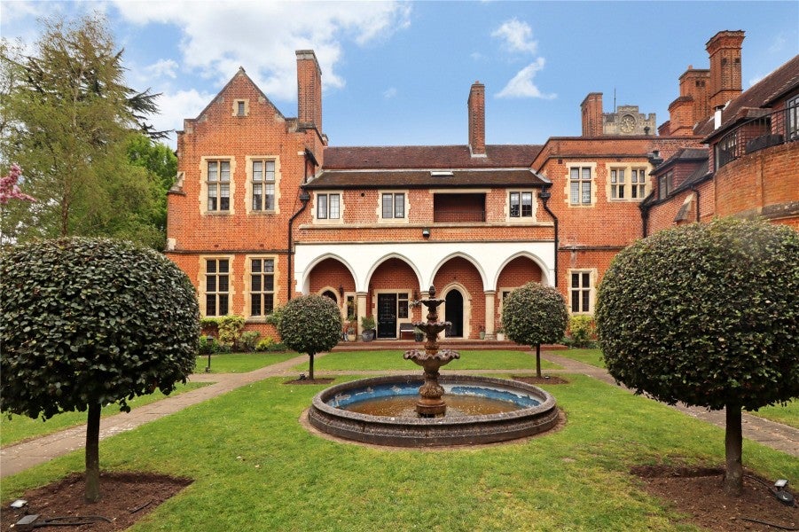 Flat Oldfieldwood in Woking