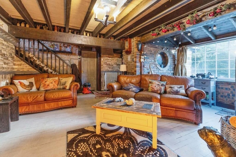 Room Crow Lane in Lazenby