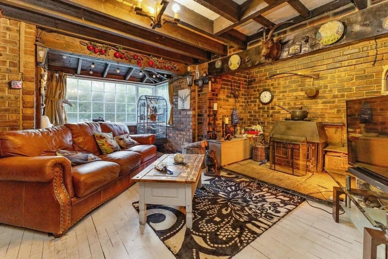 Room Crow Lane in Lazenby