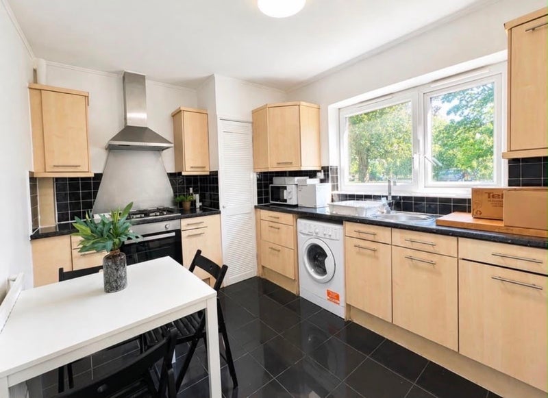 Room Catherall Road in Greater London