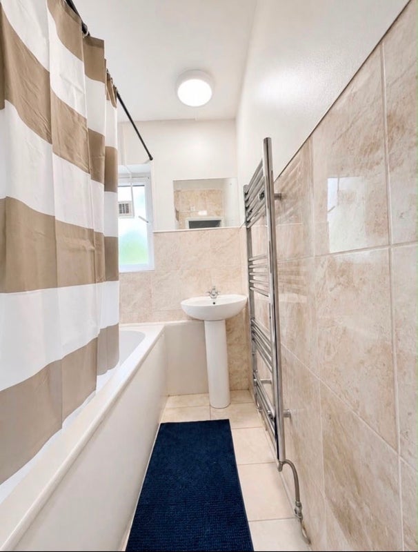 Room Catherall Road in Greater London