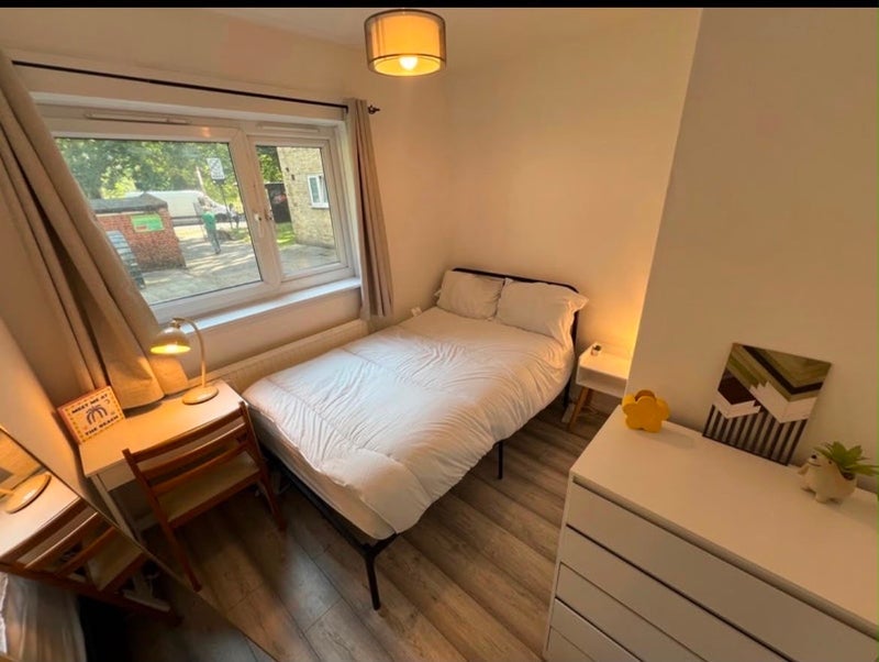 Room Catherall Road in Greater London