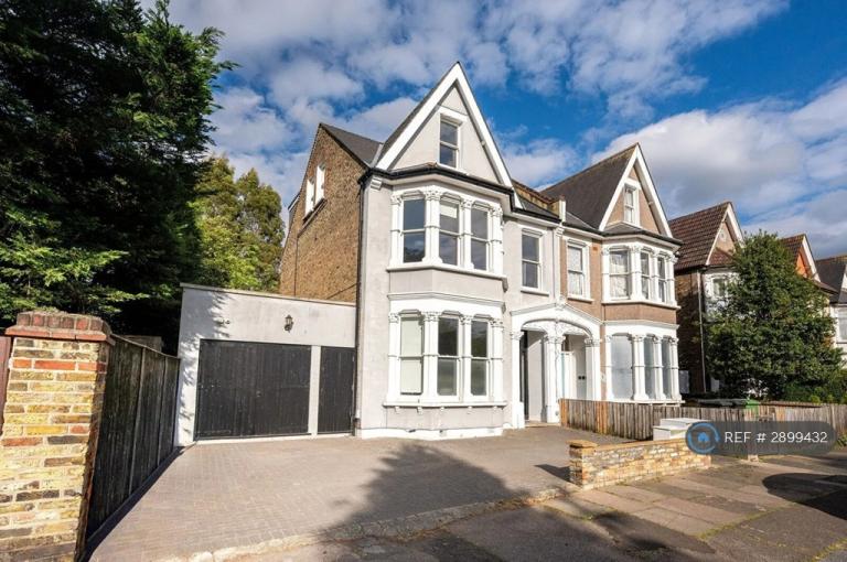 House Thornsbeach Road in Greater London