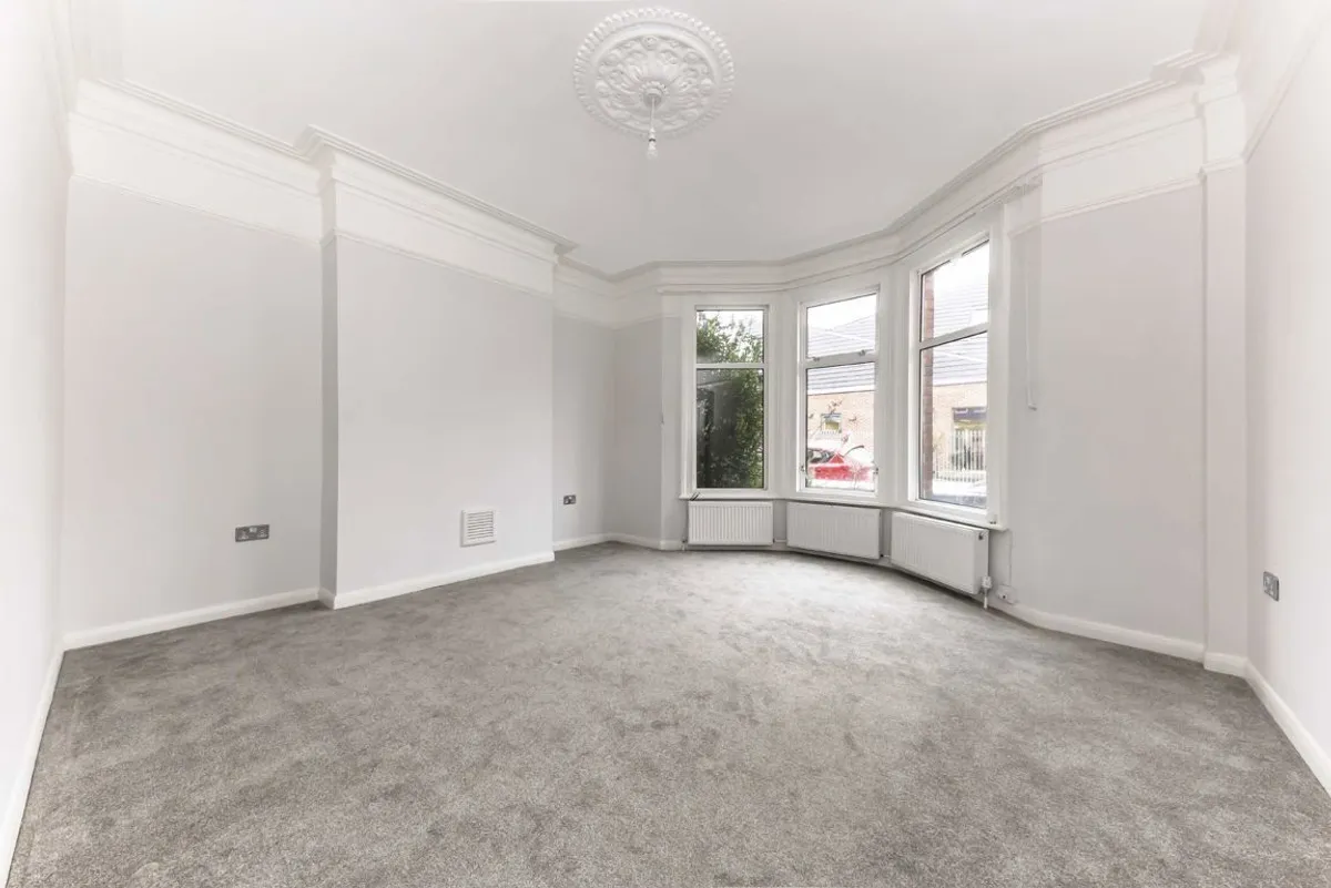 Flat Radbourne Road in Greater London