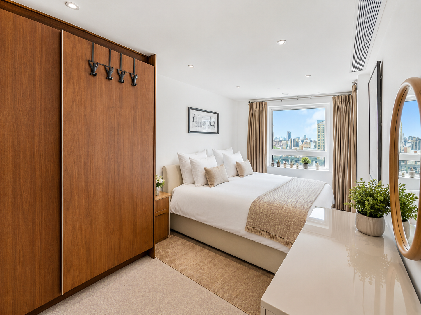 Flat Lincoln Plaza in Greater London