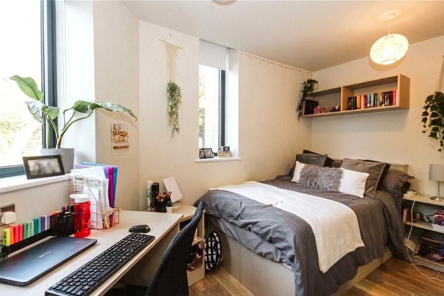 Room Grove Lane in Weston-super-Mare