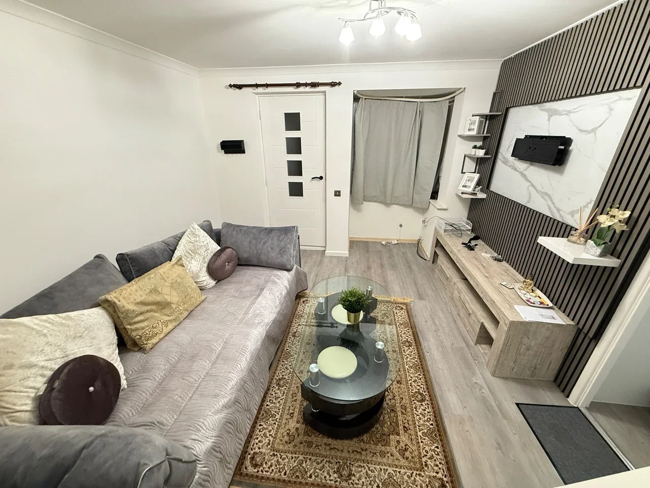 Flat Newcombe Rise in Greater London
