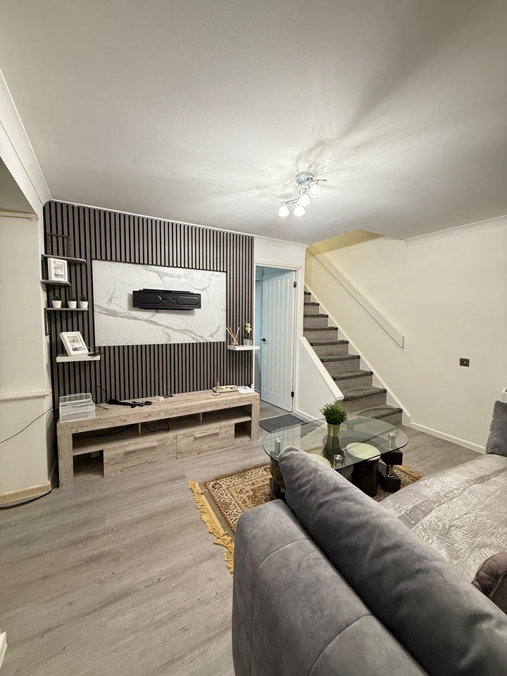 Flat Newcombe Rise in Greater London