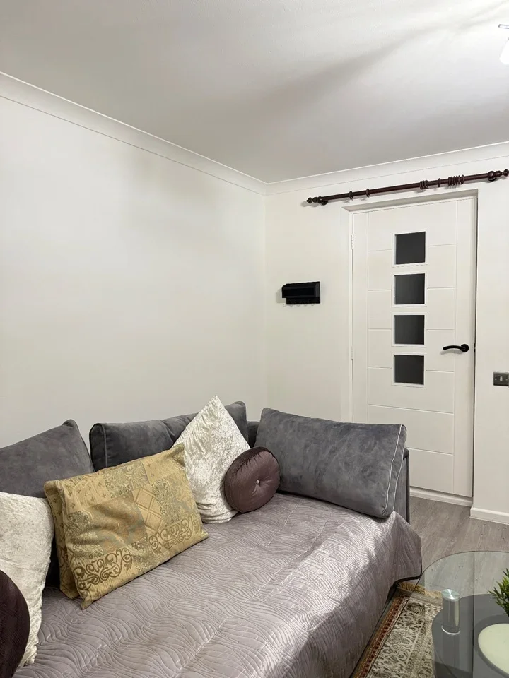 Flat Newcombe Rise in Greater London
