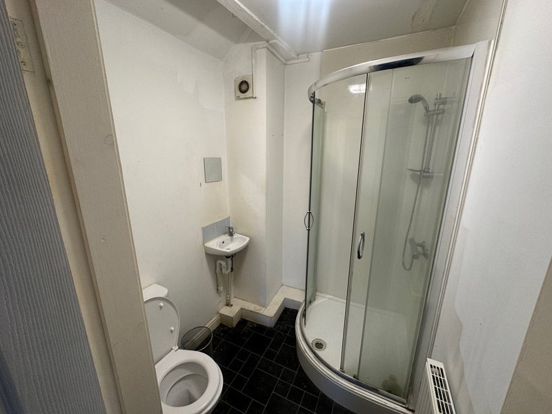 Flat Lawefield Lane in Wakefield