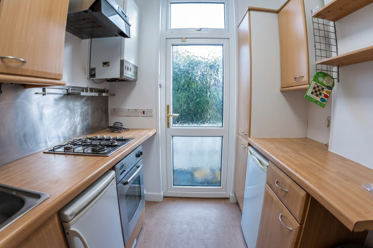 Flat Fishponds Road in Bristol